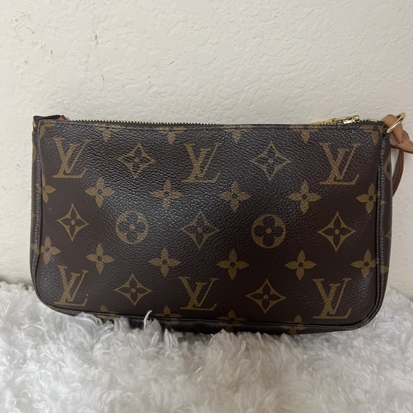 Louis Vuitton Monogram Pochette Accessories - Picture 2 of 8